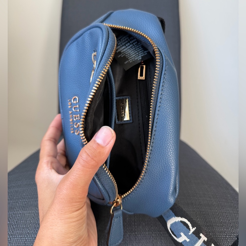GUESS | BAGs | Guess Los Angeles Crossbody Blue - Picture 4 of 6